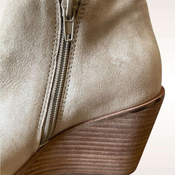 Lucky Brand Cream Suede Ankle Booties V-Cut wedge Melindi boots NWOB size 7.5 - Picture 13 of 13